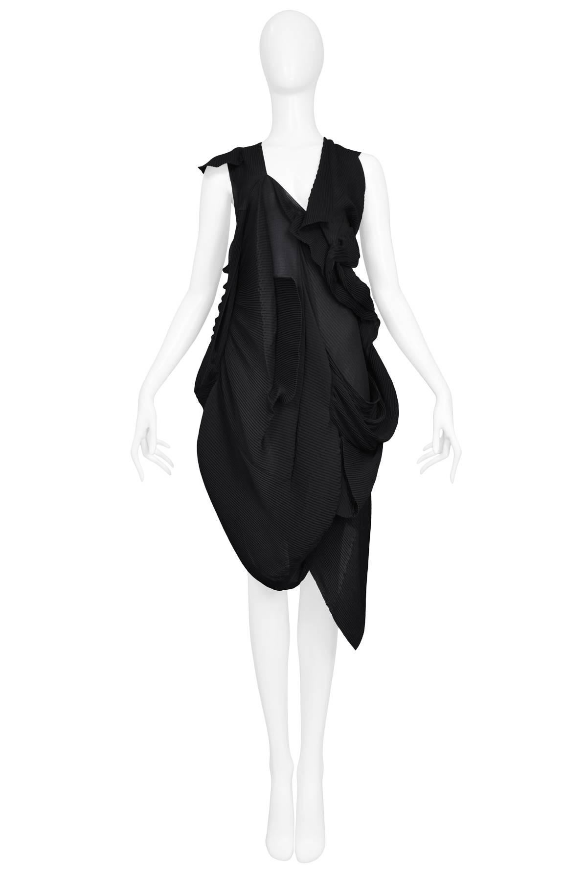 Junya Watanabe for Comme des Garcons black abstract cut-out dress featuring Fortuny style pleats that drape throughout. Autumn/Winter 2010 Collection. 

Excellent Condiiton.

Size: X-Small