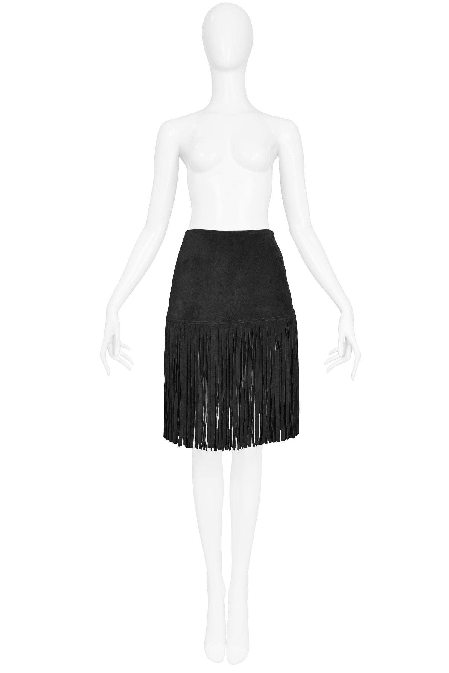 Vintage Yves Saint Laurent black suede skirt with knee-length fringe trim at hem and slit pockets at hips. 

Excellent Condition.

Size: 38