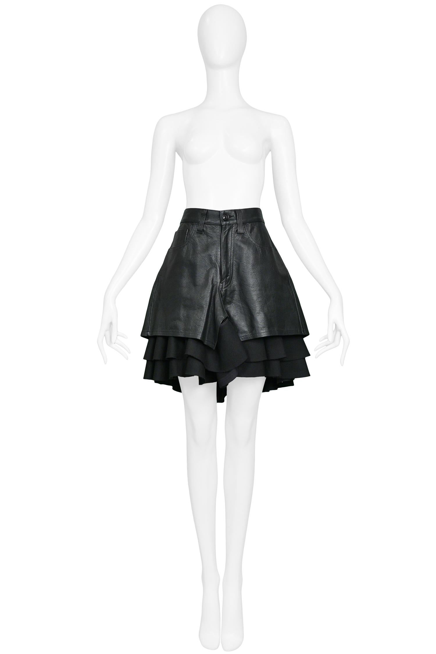 Vintage Junya Watanabe black leather shorts with tiered wool ruffle underlay. 

Excellent Condition.

Size: Medium