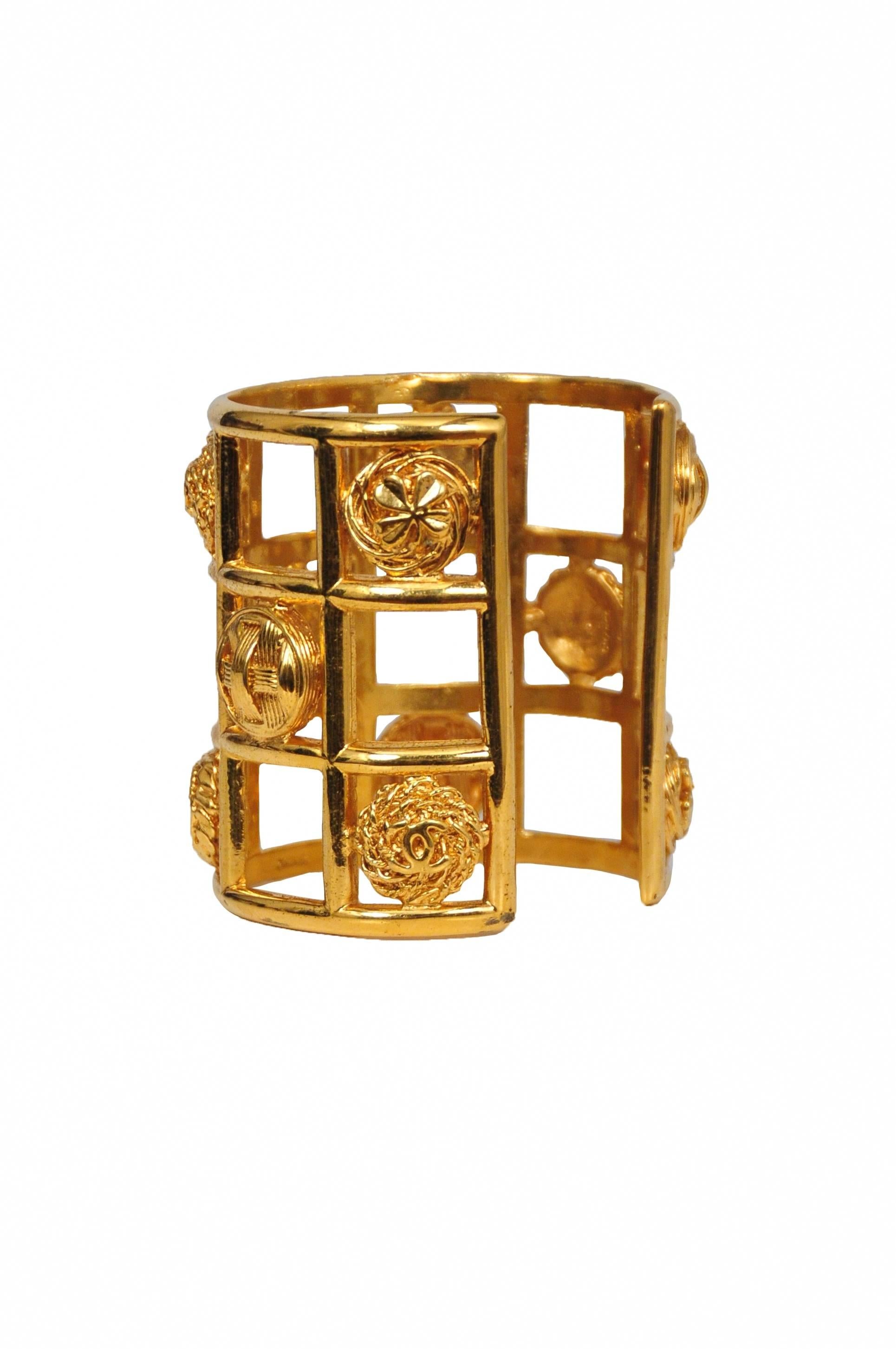 Vintage Chanel Gold Grid Clover Cuff  In Excellent Condition In Los Angeles, CA