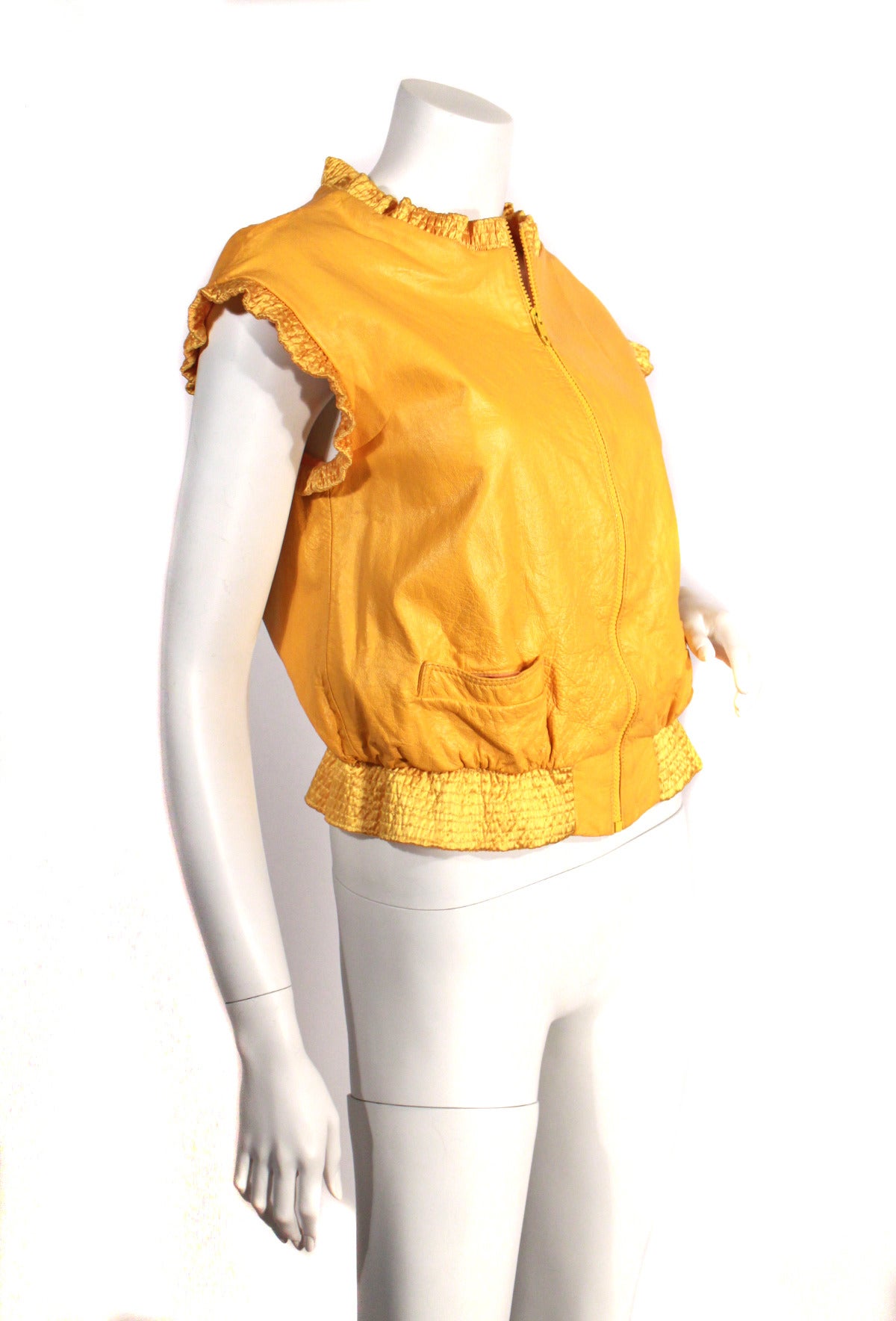 Rare Koos Van Den Akker yellow cap sleeve leather Vest. Two front pockets, full zipper, fully lined. Excellent Condition.

Length 18 in.
Shoulder to Shoulder 20 in.