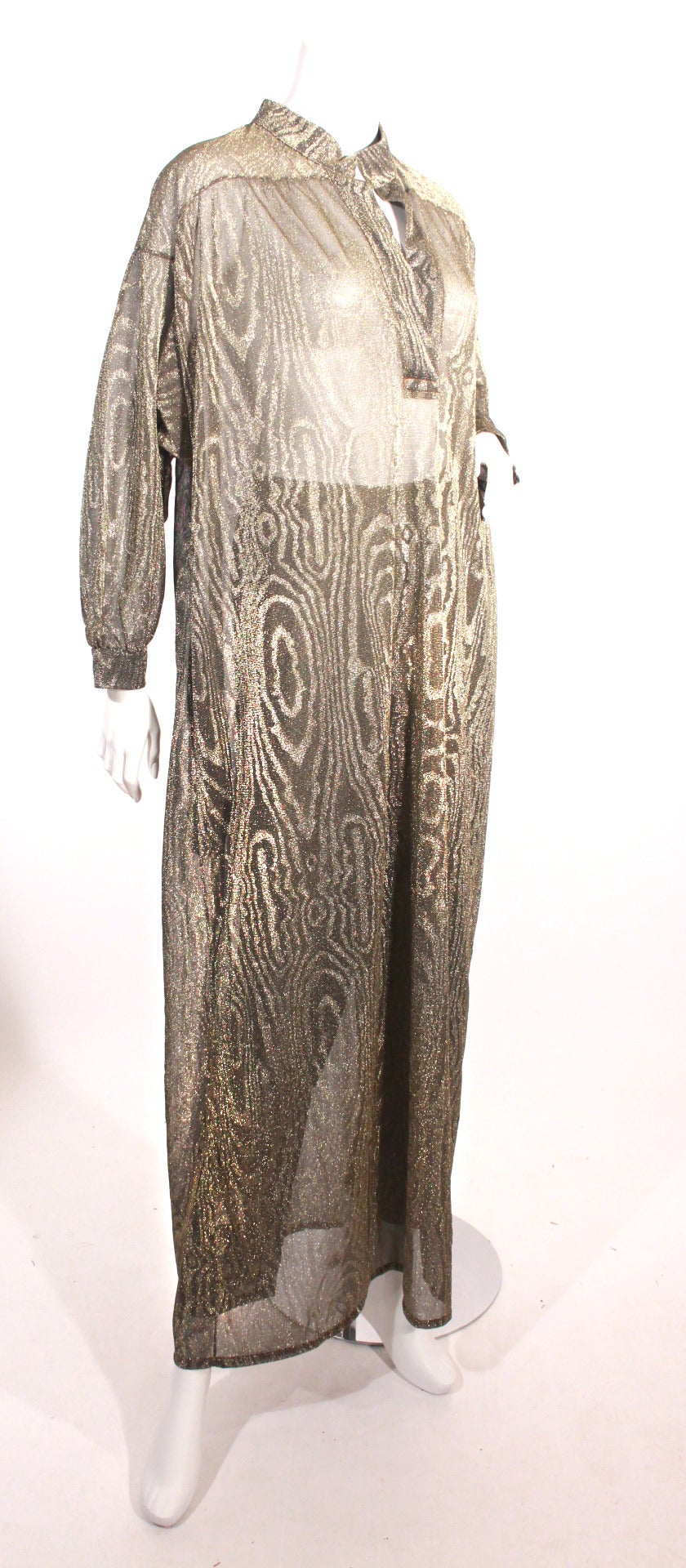 1970s Vintage 3 piece Clovis Ruffin ensemble. Made up of pants, caftan, and blouse. Metallic hold lurex material, elastic waist band. Mint condition, perfect summer set. 

Size Small
Pant Length 40 in.
Blouse small
Caftan Length 50 in