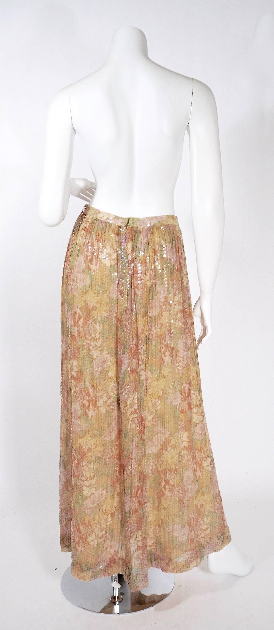 70s Adele Simpson Floral Sequin Skity In Excellent Condition In New York, NY