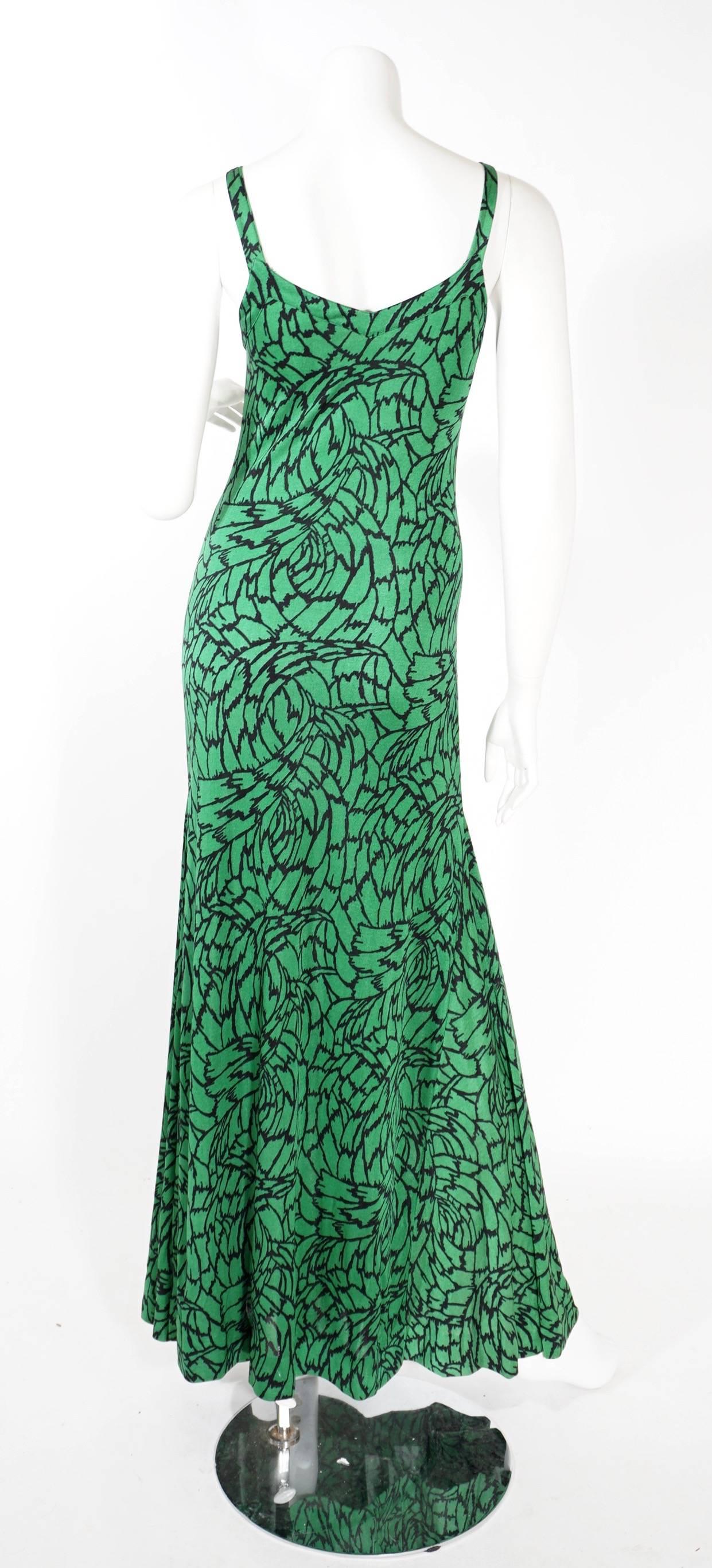 Vintage DVF maxi gown with matching l/s shirt and tie for waist or neck, circa 1970s. Features small V neck and back. Amazing mint condition set. 

Measurement:
Dress- 58 in L, 25 in Waist (some give), Bust up to 34 in
Shirt- L 30 in, Arm L 23