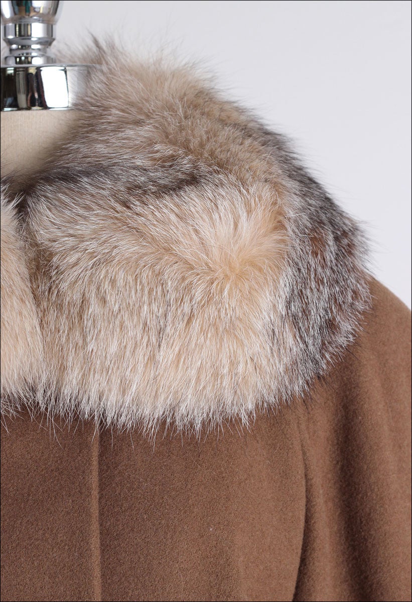 Vintage 1980's Camel Hair Fox Fur Deadstock Coat In Excellent Condition For Sale In Hudson on the Saint Croix, WI