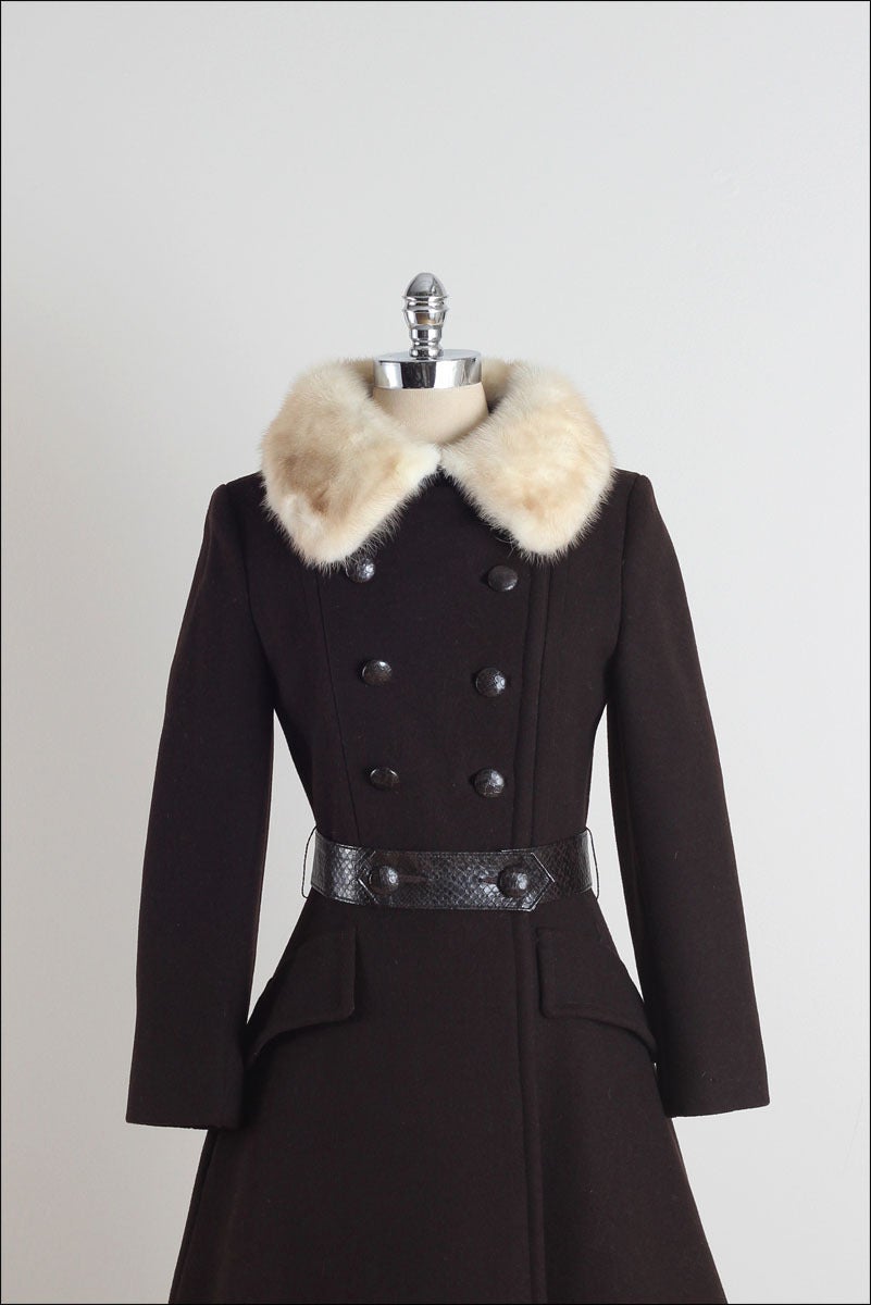 ➳ vintage 1960s jacket

* mocha wool
* mink fur trim
* acetate lining
* besom pockets
* button front
* detached belt

condition | excellent

fits like small

length 42