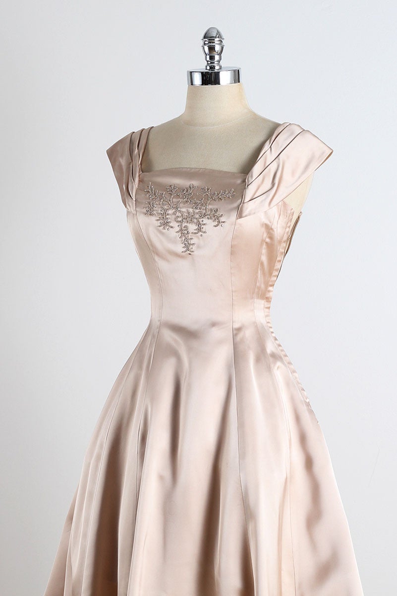 1950s Ellen Kaye Satin Soutache Cocktail Dress In Good Condition For Sale In Hudson on the Saint Croix, WI