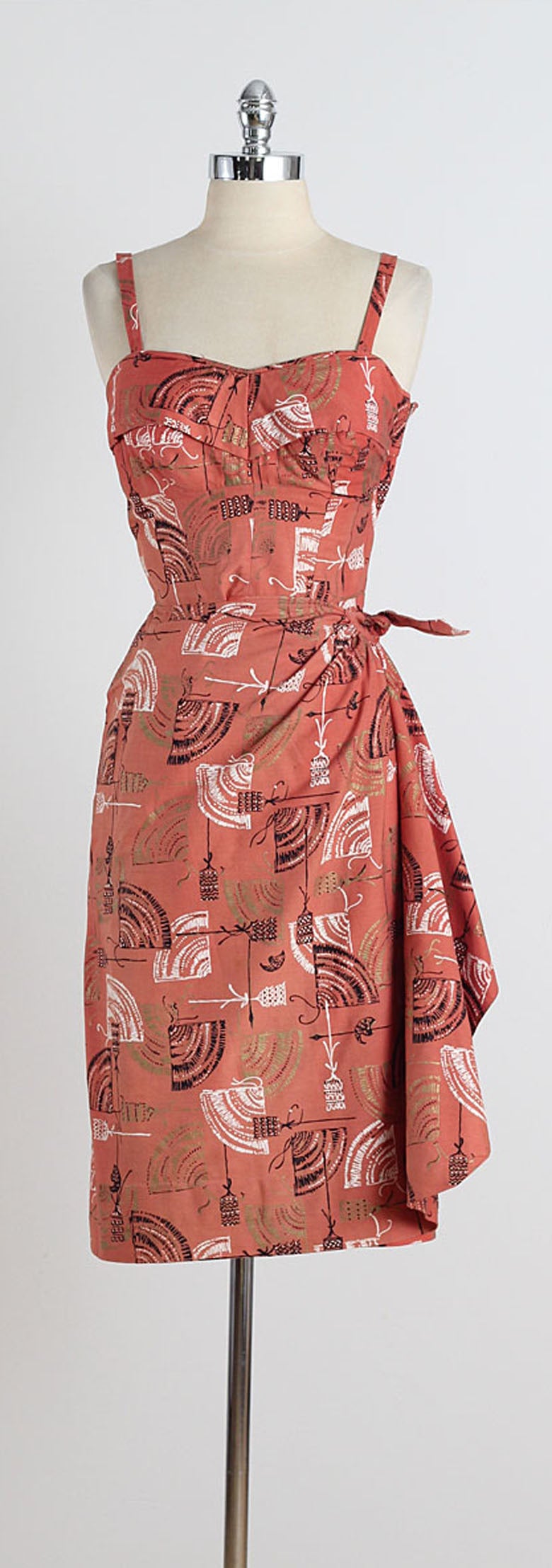 Women's 1950s Hawaiian Tiki Print Cotton Sarong Dress For Sale