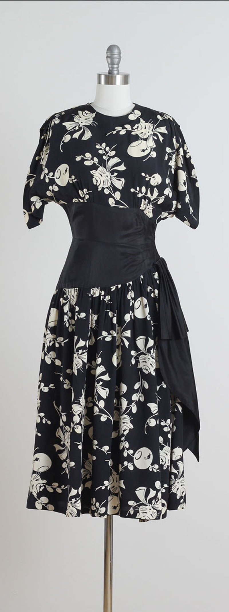 1940s Black Rayon Cat & Fishbowl Print Dress 2