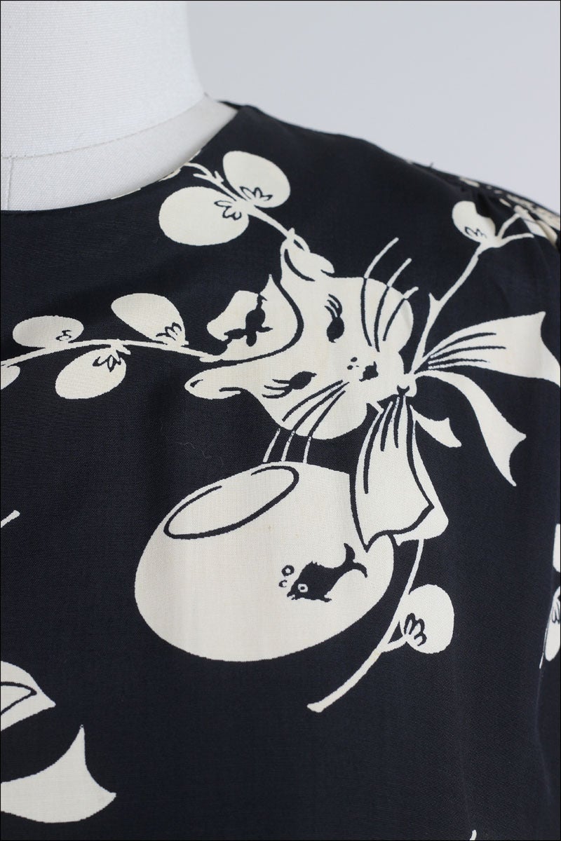 1940s Black Rayon Cat & Fishbowl Print Dress In Excellent Condition In Hudson on the Saint Croix, WI