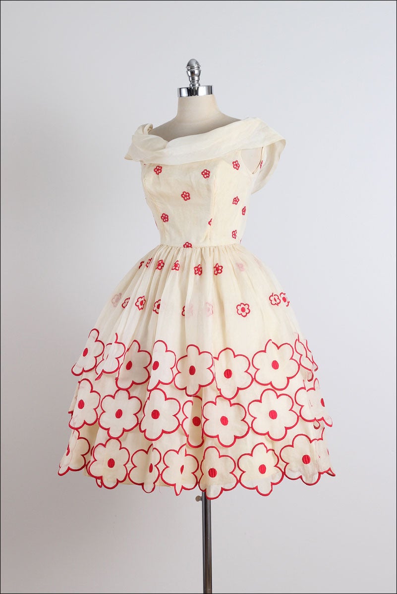 1950s Whimsical Floral Embroidered Organza Dress In Excellent Condition In Hudson on the Saint Croix, WI