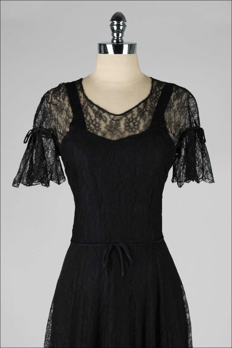 vintage 1940's dress

* black Chantilly lace 
* acetate lining
* illusion bodice
* flutter sleeves
* side snap closure
* by Peggy Hunt

condition | excellent

fits like medium

length 56