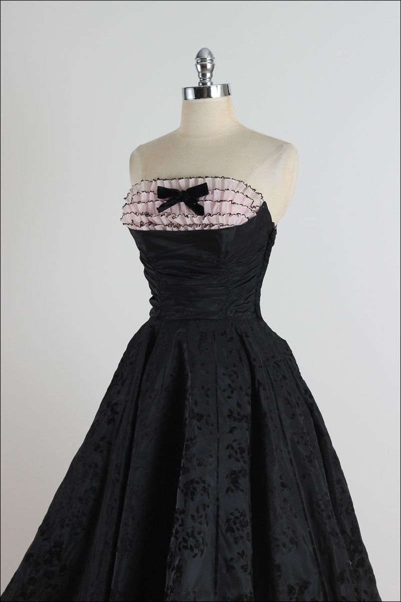 1950s Black Pink Flocked Ruffle Trim Cocktail Dress For Sale 2