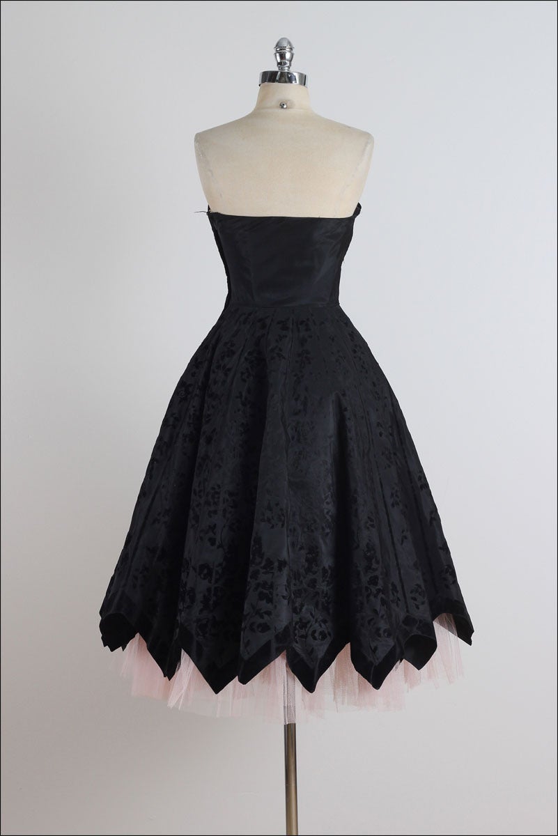 1950s Black Pink Flocked Ruffle Trim Cocktail Dress For Sale 3