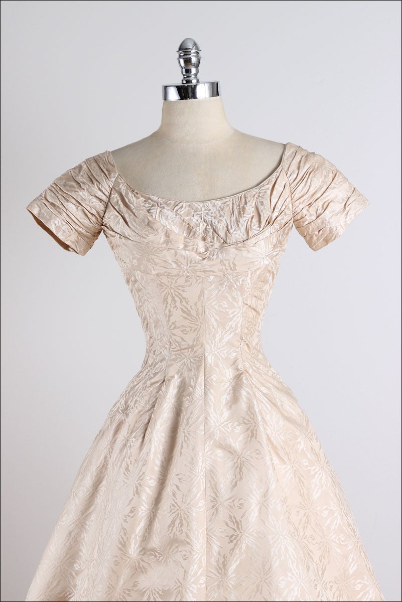 ➳ vintage 1950s dress

* shimmery nude embossed floral silk
* fine mesh lining
* side bodice stays
* gathered neckline and sleeves
* metal back zipper
* by Ceil Chapman

condition | excellent

fits like xs/s

length 42 1/2