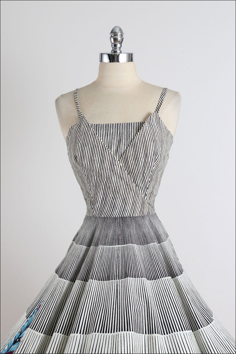 ➳ vintage 1950s dress

* black and white stripped cotton
* large blue butterflies
* pearl bead and sequin accents
* double spaghetti straps
* metal back zipper

condition | excellent 

fits like xs

dress length 46