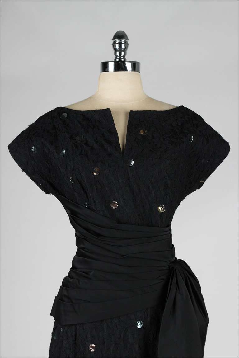 vintage 1950's dress

* black taffeta and lace
* colored sunburst paillette sequins
* shirred waist w/bow
* 5