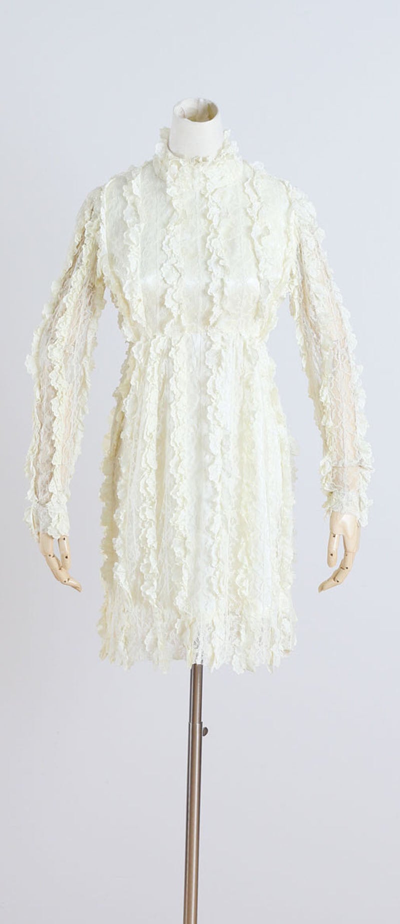 Vintage 1960s Ivory Lace Dress 5