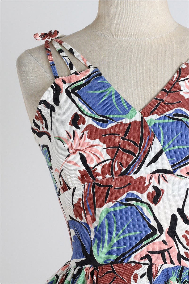 Vintage 1950s Tropical Blooms Cotton Dress In Excellent Condition For Sale In Hudson on the Saint Croix, WI