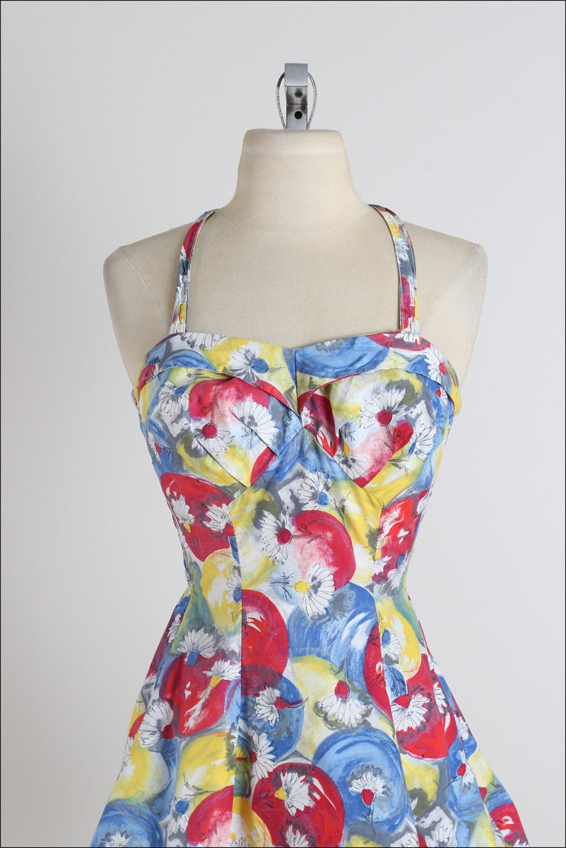 ➳ vintage 1950s swimsuit

* watercolor floral cotton
* adjustable halter straps
* elastic back bodice
* by Kittiwake

condition | excellent 

fits like m/l

dress length 27