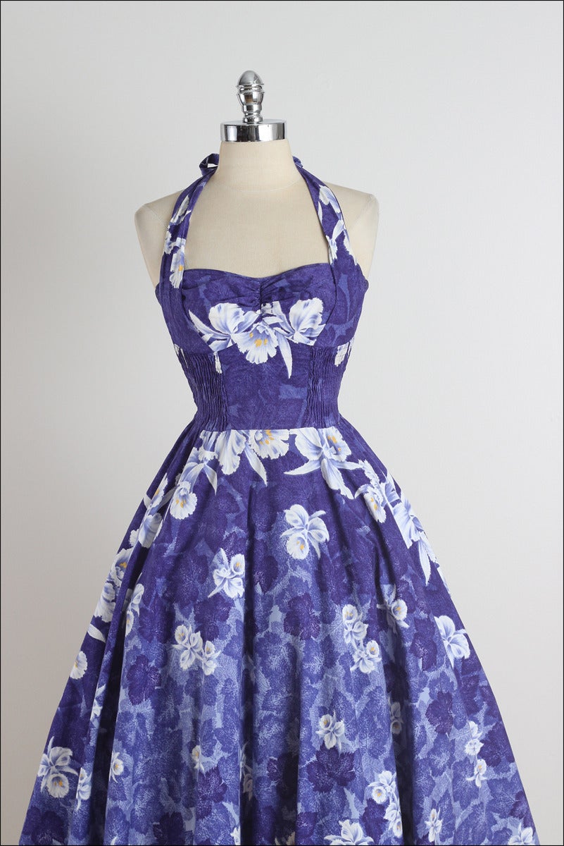 ➳ vintage 1950s dress

* beautiful blue floral cotton
* elastic bodice sides
* halter straps
* metal back zipper
* by Kamehameha

condition | excellent 

fits like s/m

dress length 37