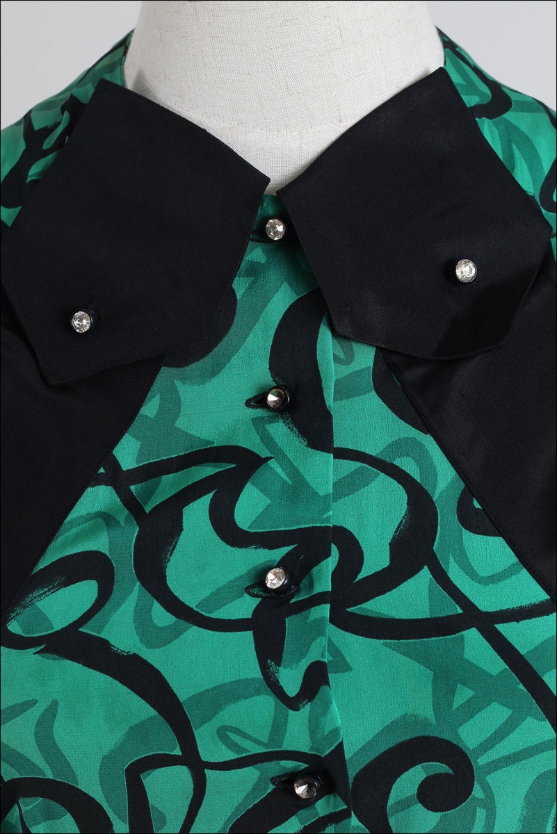 Vintage 1940s Green Abstract Print Silk Dress In Excellent Condition In Hudson on the Saint Croix, WI