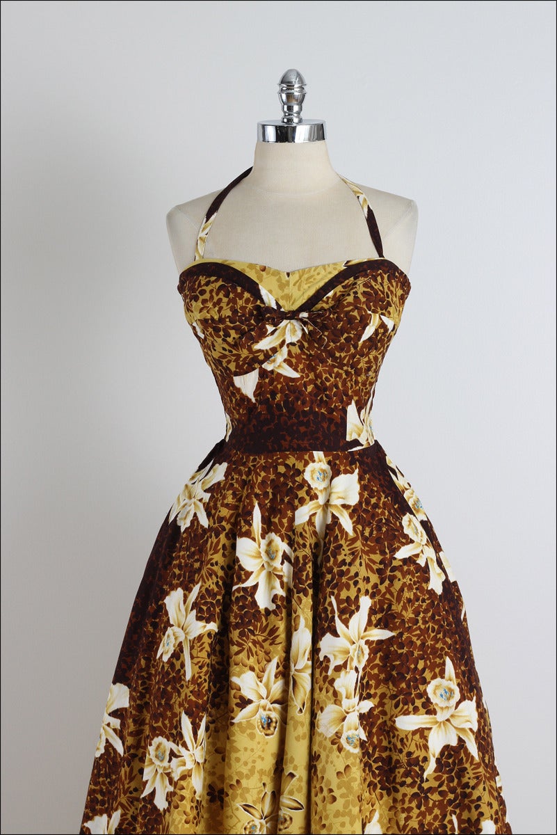 ➳ vintage 1950s dress

* brown & gold cotton
* gorgeous white floral print
* bow tie accents
* layered bodice
* elastic back
* halter straps
* by Kamehameha

condition | excellent

fits like xs/s/m

length 40