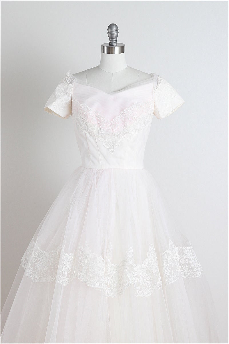 ➳ vintage 1950s dress

* white tulle & floral lace
* blush pink bodice insert and inner skirt lining
* acetate lining
* pale pink tulle bodice & inner skirt layer
* metal back zipper
* by Cahill of Beverly Hills

condition | excellent -