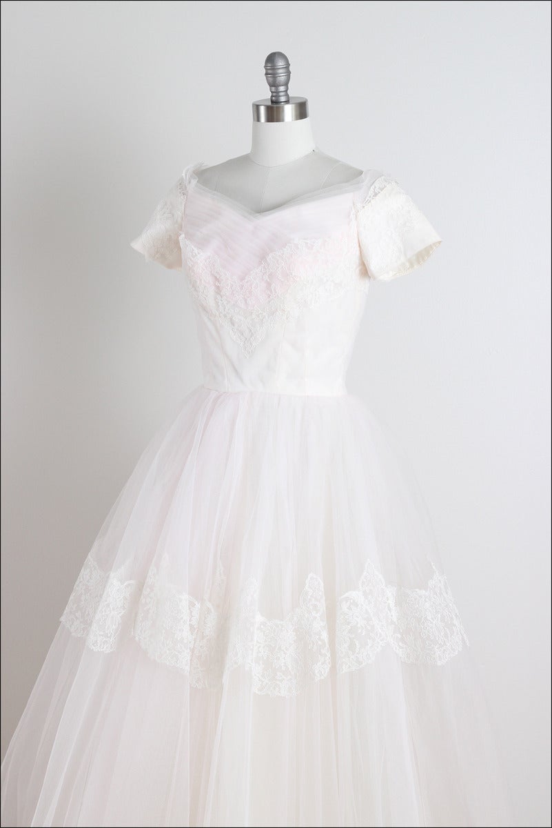 Vintage 1950s White Blush Tulle & Lace Wedding Dress 3