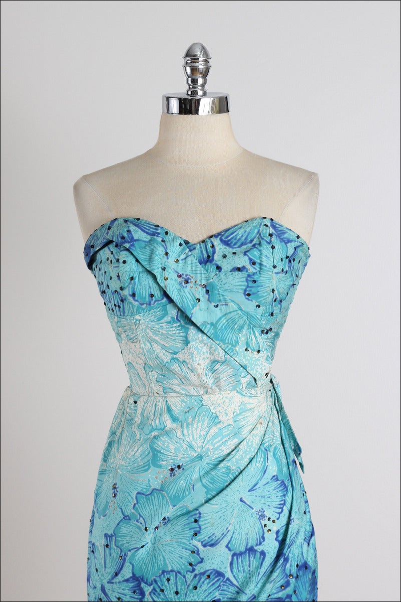 ➳ vintage 1950s dress

* ombre blue cotton
* cotton lining
* floral print with rhinestone accents
* side tie
* bodice stays
* elastic back
* metal back zipper

condition | excellent

fits like xs/s

length 41