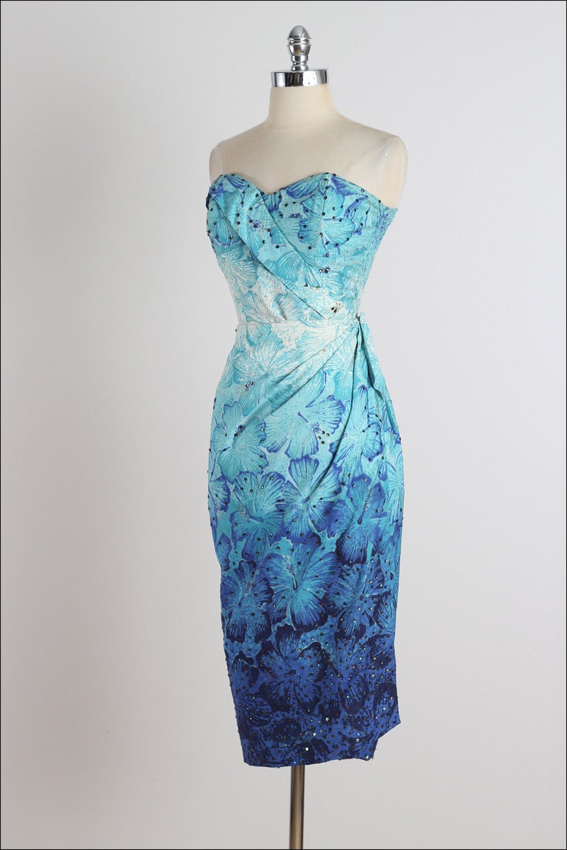 Vintage 1950s Ombre Blue Hawaiian Floral Cotton Sarong Dress In Excellent Condition In Hudson on the Saint Croix, WI