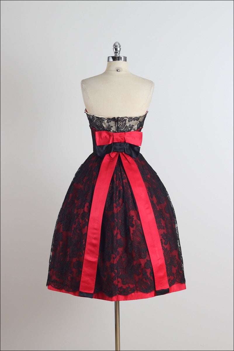 Vintage 1950s Bullocks Wilshire Red Black Lace Satin Dress 4