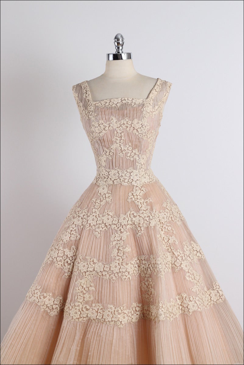 ➳ vintage 1950s dress

* nude organza
* beautiful floral lace
* acetate & tulle lining
* pleated throughout
* bodice stays
* metal side zipper
* by Ceil Chapman

condition | excellent! perfect!

fits like medium

length 48