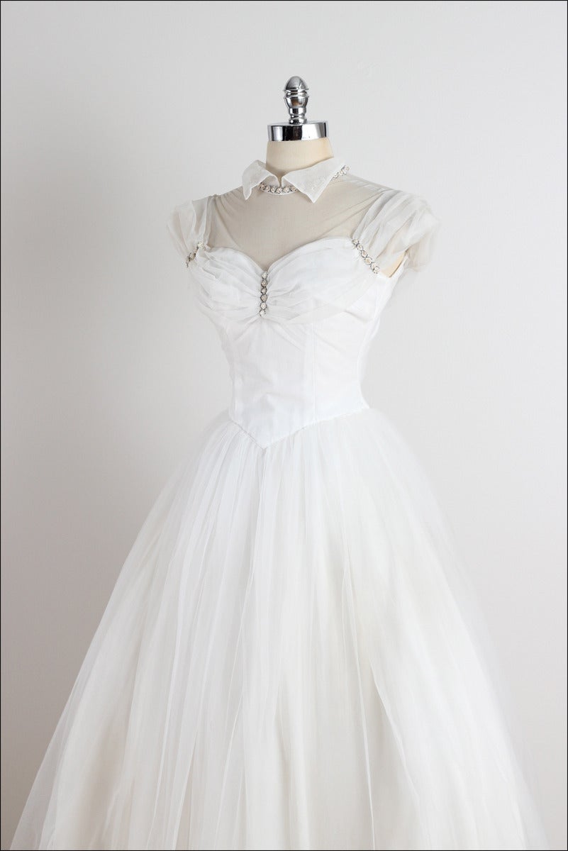 Vintage 1950s White Tulle Beaded Wedding Dress In Excellent Condition For Sale In Hudson on the Saint Croix, WI