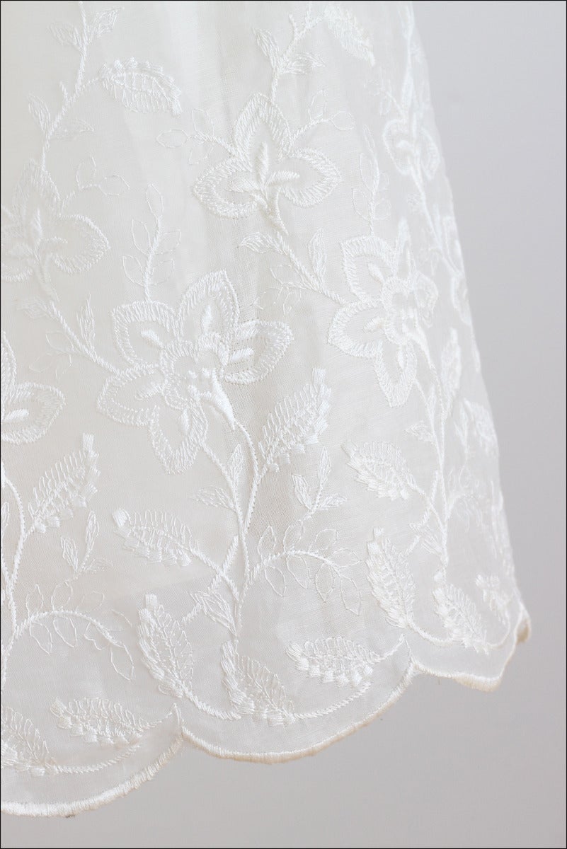 Vintage 1950s White Floral Embroidered Wedding Dress 2