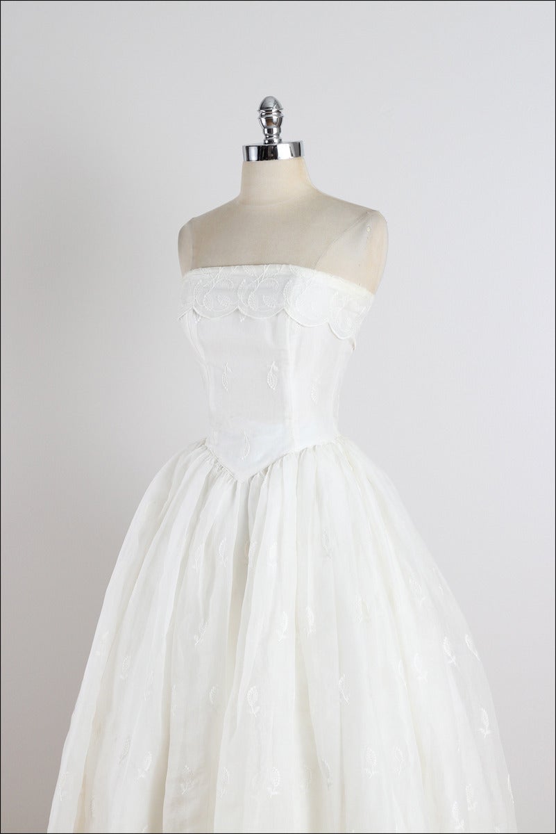 Vintage 1950s White Floral Embroidered Wedding Dress 3