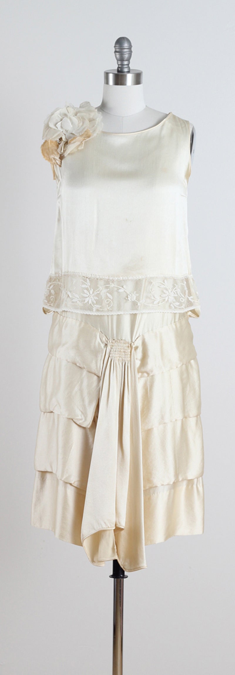 Vintage 1920s Ivory Silk Flapper Dress For Sale 4