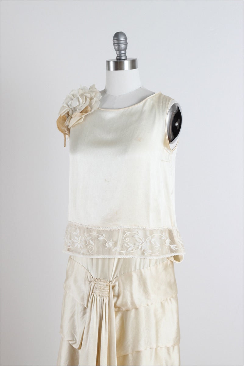 Vintage 1920s Ivory Silk Flapper Dress For Sale 2