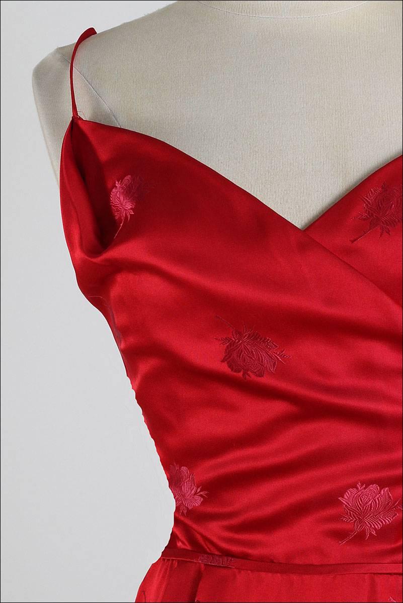 Vintage 1950s Bergdorf Goodman Red Rose Silk Brocade Dress In Excellent Condition In Hudson on the Saint Croix, WI