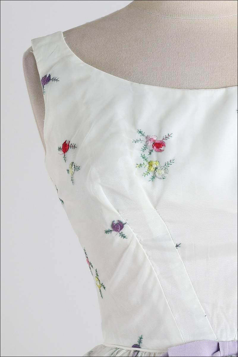 Vintage 1950s Fred Perlberg Embroidered Cocktail Dress In Excellent Condition For Sale In Hudson on the Saint Croix, WI