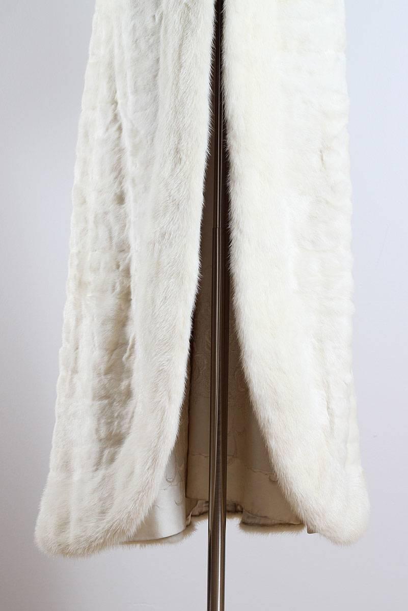 Vintage 1930s White Mink Princess Coat In Excellent Condition For Sale In Hudson on the Saint Croix, WI