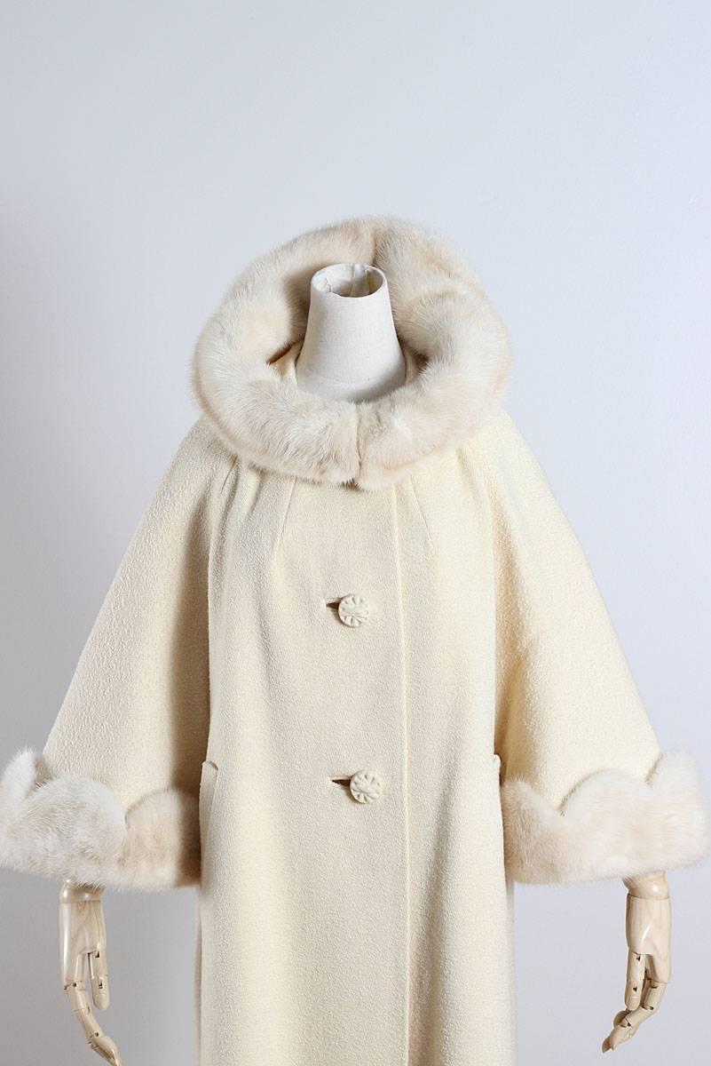 ➳ vintage 1950s swing coat

* ivory wool
* white mink scallop fur
* silk crepe lining
* button front
* pockets

condition | excellent

fits like m/l

length 40