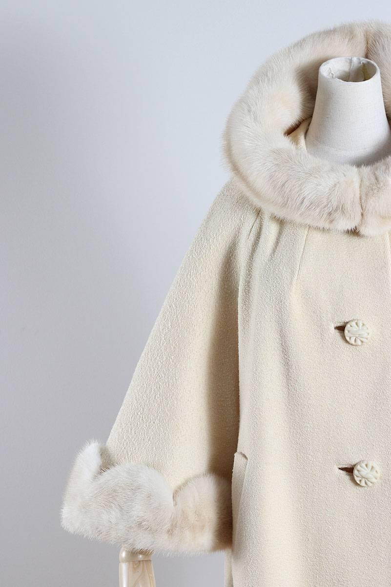 Vintage 1950s Youthcraft Ivory Wool Mink Fur Swing Coat In Excellent Condition In Hudson on the Saint Croix, WI