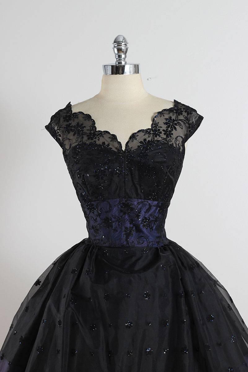 ➳ vintage 1950s dress

* black & dark purple chiffon
* acetate lining
* gorgeous black flocked floral
* glitter accents
* metal side zipper

condition | excellent

fits like xs/s

length 43
