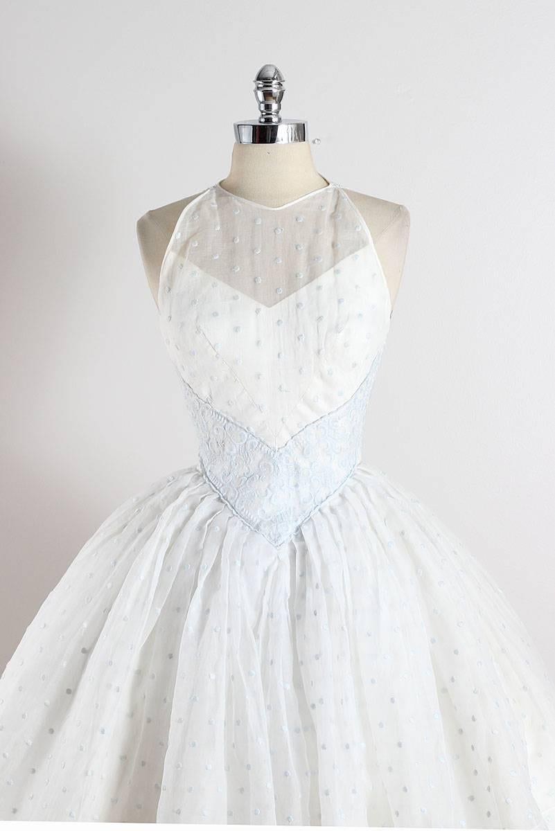 ➳ vintage 1950s dress

* gorgeous white organza
* acetate lining
* ice blue floral & polka-dot embroidery
* halter neckline
* metal back zipper

condition | excellent

fits like xs

length 44