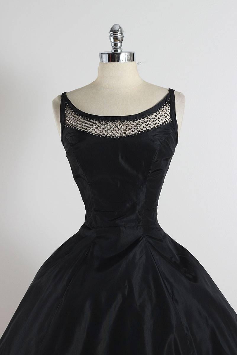 ➳ vintage 1950s dress

* black taffeta
* tulle lining
* rhinestone bodice accents
* back bow accent
* metal back zipper

condition | excellent

fits like xs/s

length 46