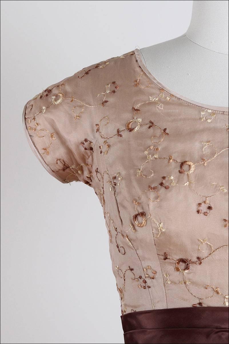 Vintage 1950s Mocha Embroidered Party Dress In Excellent Condition For Sale In Hudson on the Saint Croix, WI