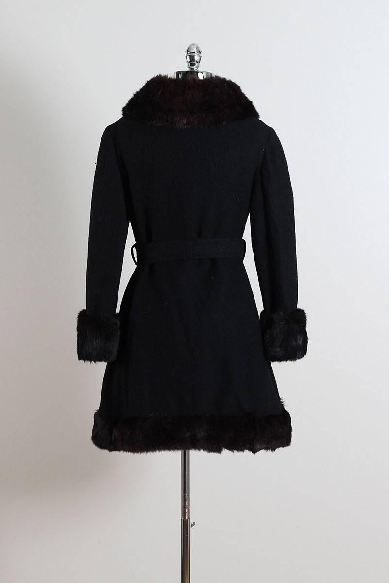 Vintage By 1960: cappotto in lana nera e pelliccia di coniglio in vendita 3