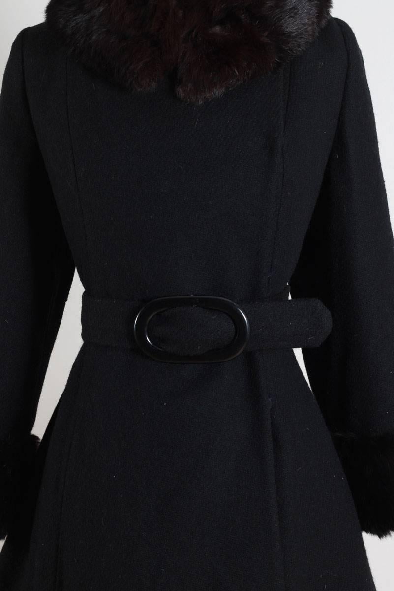 Donna Vintage By 1960: cappotto in lana nera e pelliccia di coniglio in vendita