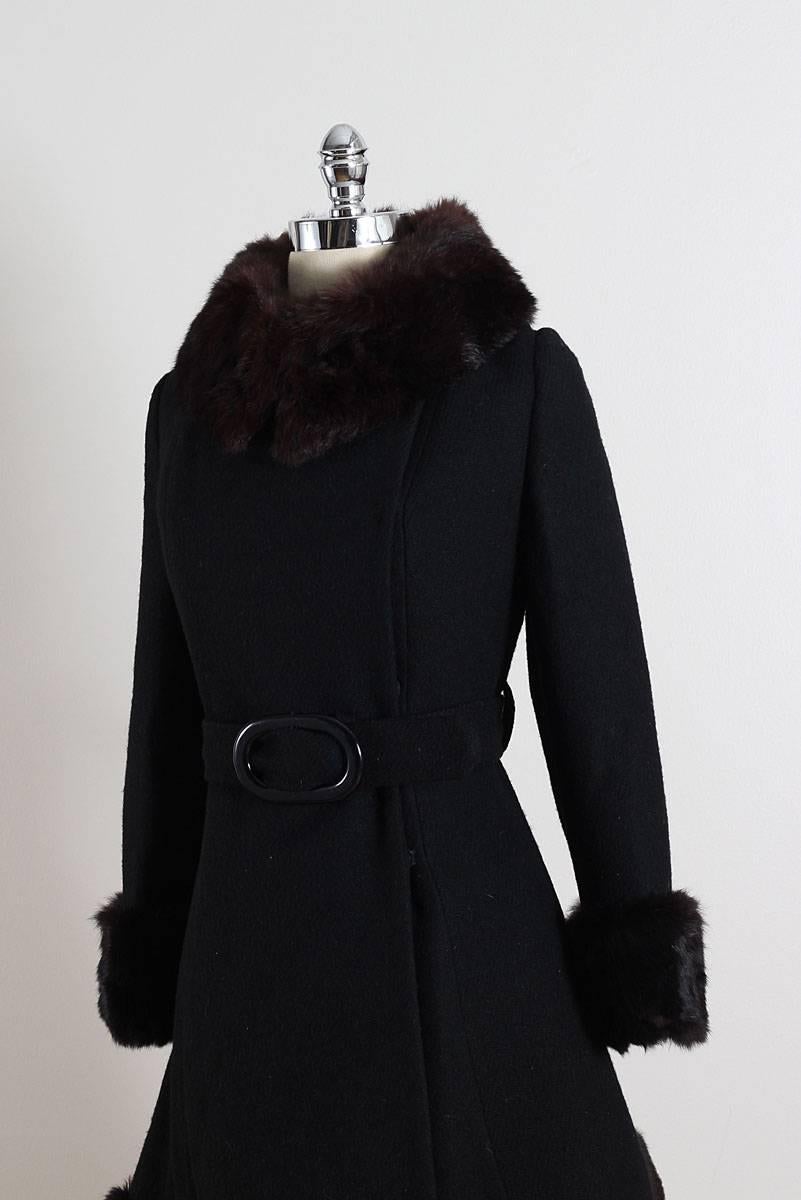 Vintage By 1960: cappotto in lana nera e pelliccia di coniglio in vendita 2